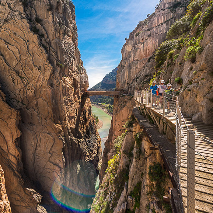 Guía de Álora - Vistas espectaculares y caminatas a lo largo del internacionalmente famoso Caminito del Rey