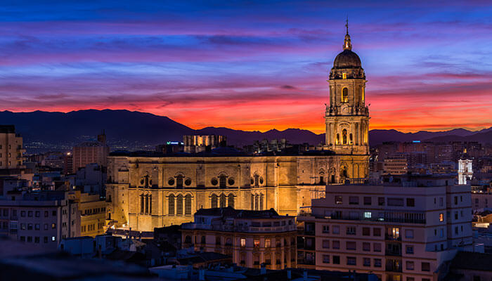 Guíad de Málaga capital - Catedral emblemática, se levanta majestuosamente sobre la ciudad de Málaga