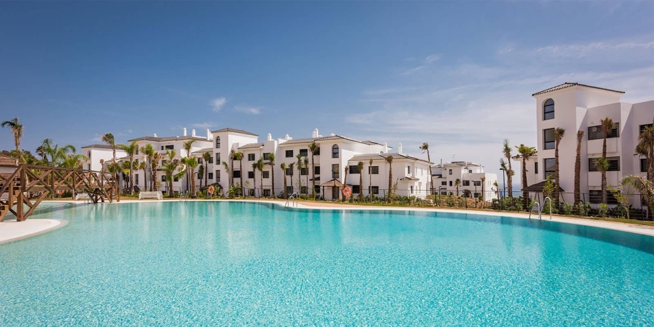 Key-ready apartments for sale in Estepona North. Swimming pool