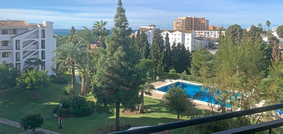 Vistas al mar desde estos apartamentos en Riviera del Sol