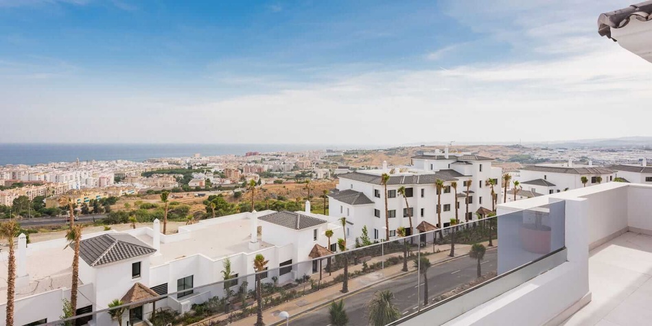 Key-ready apartments for sale in Estepona North. Spectacular views