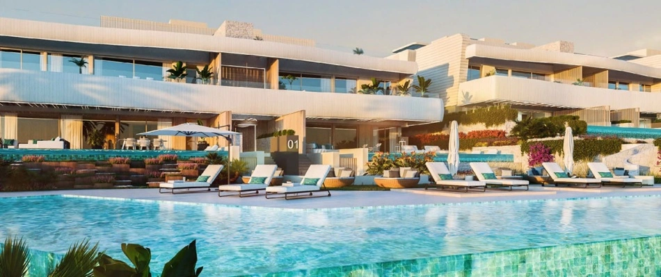 Piscina exterior comunitaria de Dunique Marbella