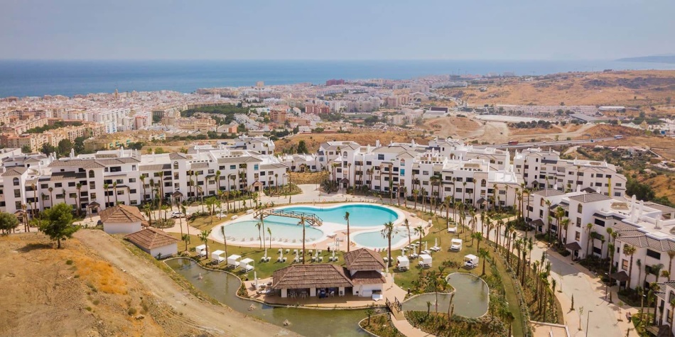 Kye-ready apartments for sale in Estepona North. Hills and sea nearby