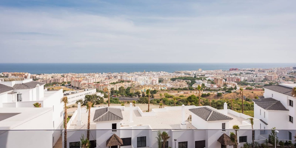 Key-ready apartments for sale in Estepona North. Views on the shore